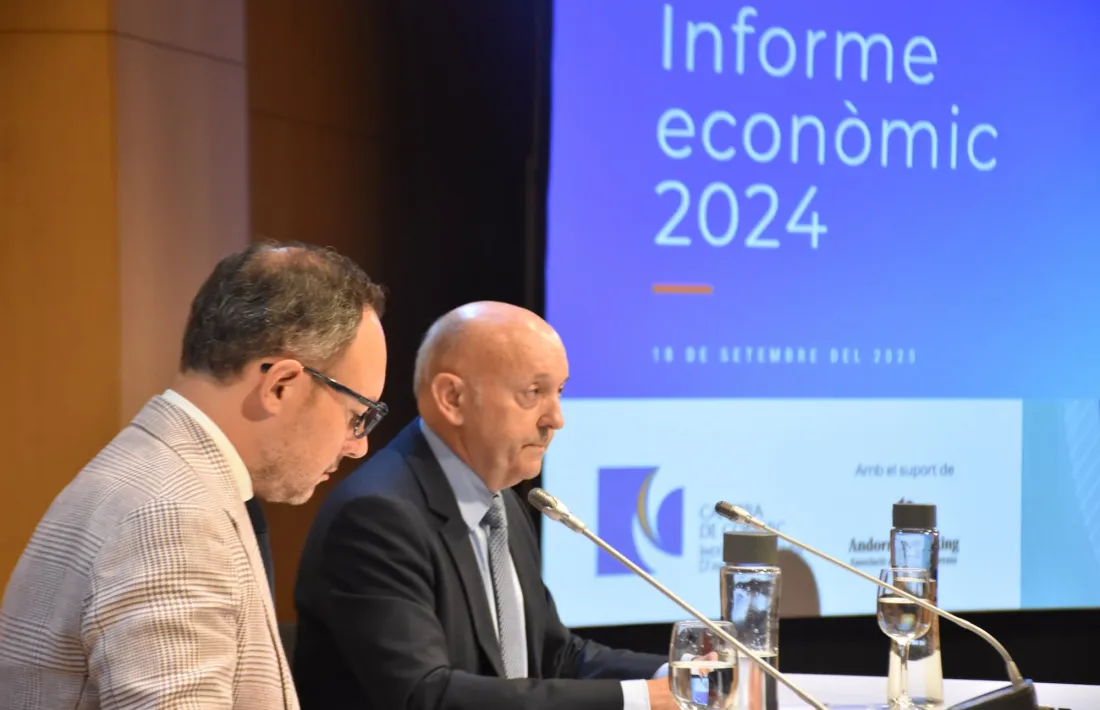 Espot i el president de la Cambra, Josep Maria Mas, en la presentació de l'Informe econòmic corresponent al 2024 el setembre passat