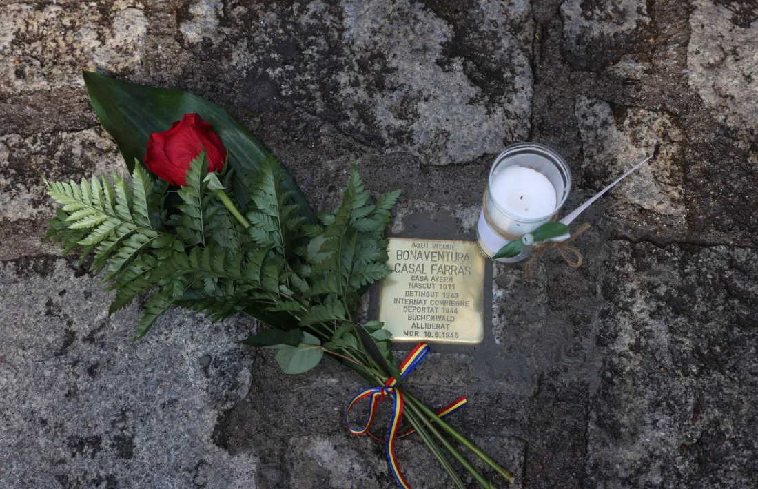 La Stolpersteine de Bonaventura Casal, un dels nostres quinze deportats als camps nazis, a ca l'Aern de la Margineda.