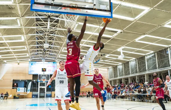 p. 28 morabanc vs hiopos lleida foto dani catalan