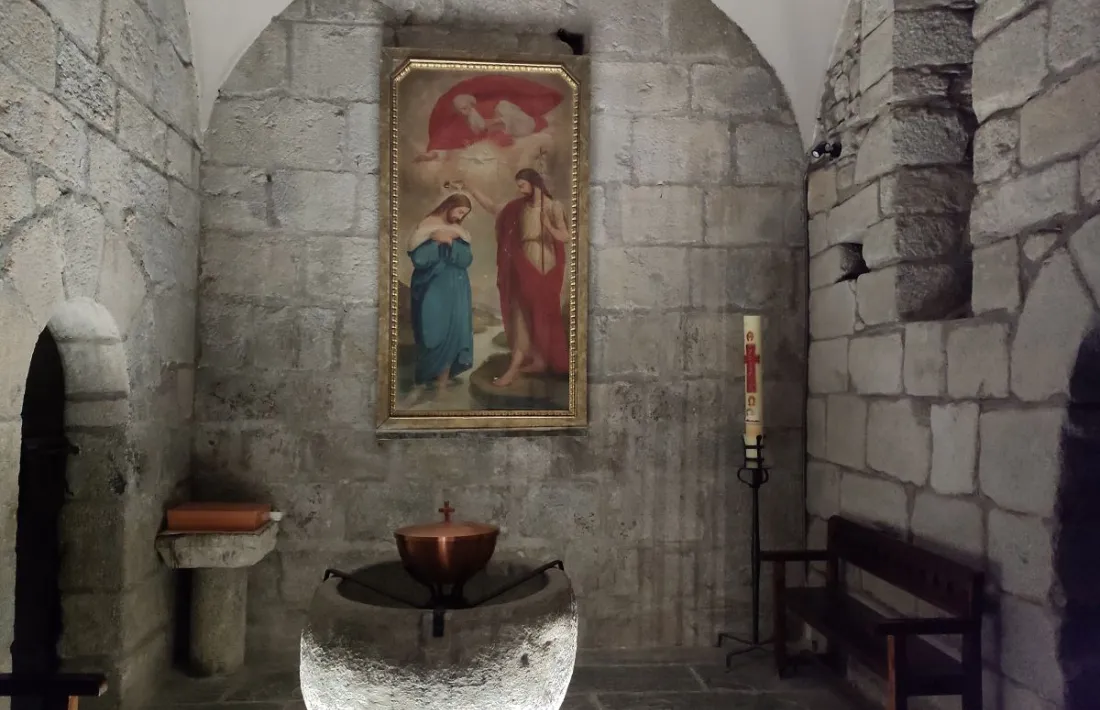 Aspecte actual de la capella de Sant Salvador, al peu de la torre nord del transepte de la catedral.