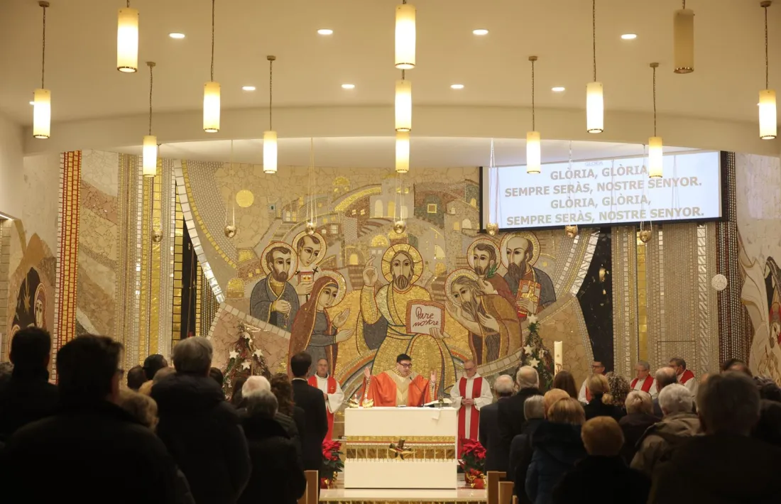 Els presents a la missa d’Acció de Gràcies.