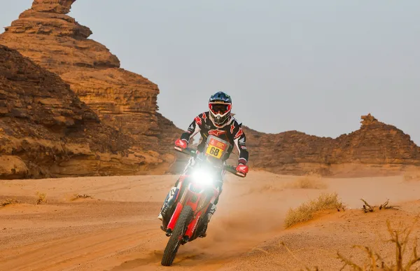 p. 29 tosha schareina foto rali dakar