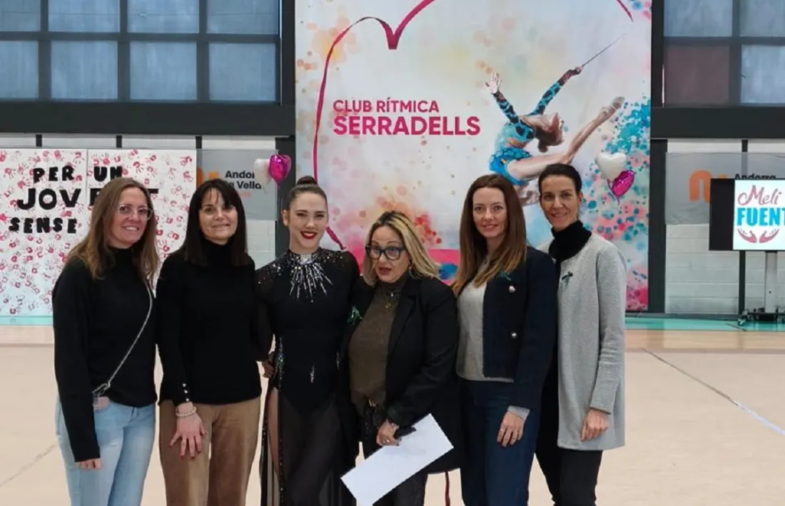 Autoritats, represenants del Club i l'Adjra amb Polina Berezina.