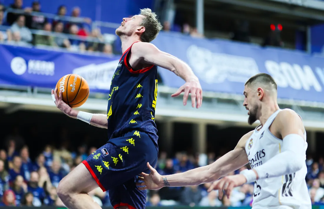 El Reial Madrid sí que va rebre una bona 'empenta' al final del partit contra el BC MoraBanc.