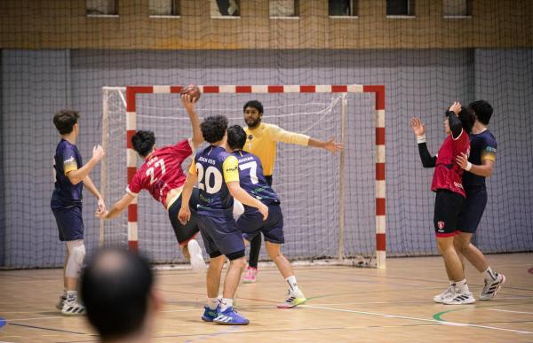 p. 29 handbol club serradells vs sant boi foto Albert_Puig_01
