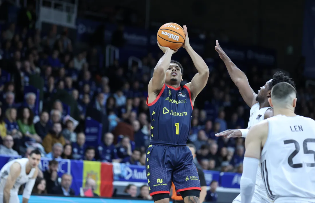 Xavier Castañeda es va lesionar al tram final contra el Reial Madrid.