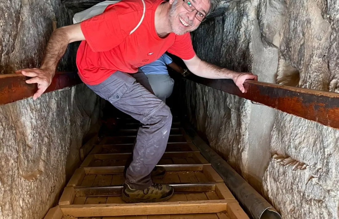 L'egiptòleg català a la piràmide d'Esnofru, a Daixur, el gener passat.