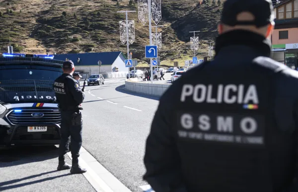 p. 03 Policia Pas - Policia d'Andorra