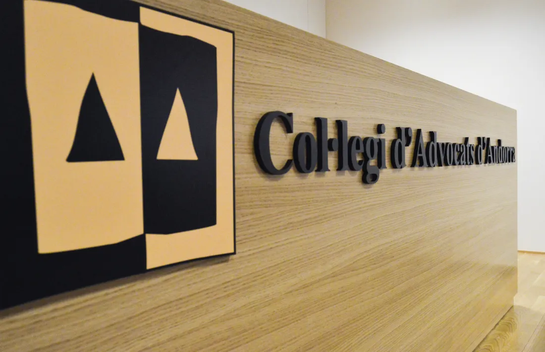 Prop de 200 advocats participen al servei de consultes jurídiques gratuïtes.