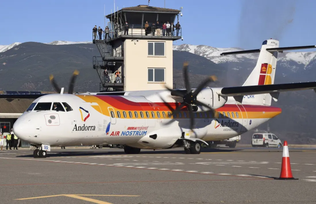 Un dels avions de la línia Andorra-la Seu i Madrid.