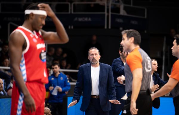 p. 28 acb photo joan plaza ddani catalan