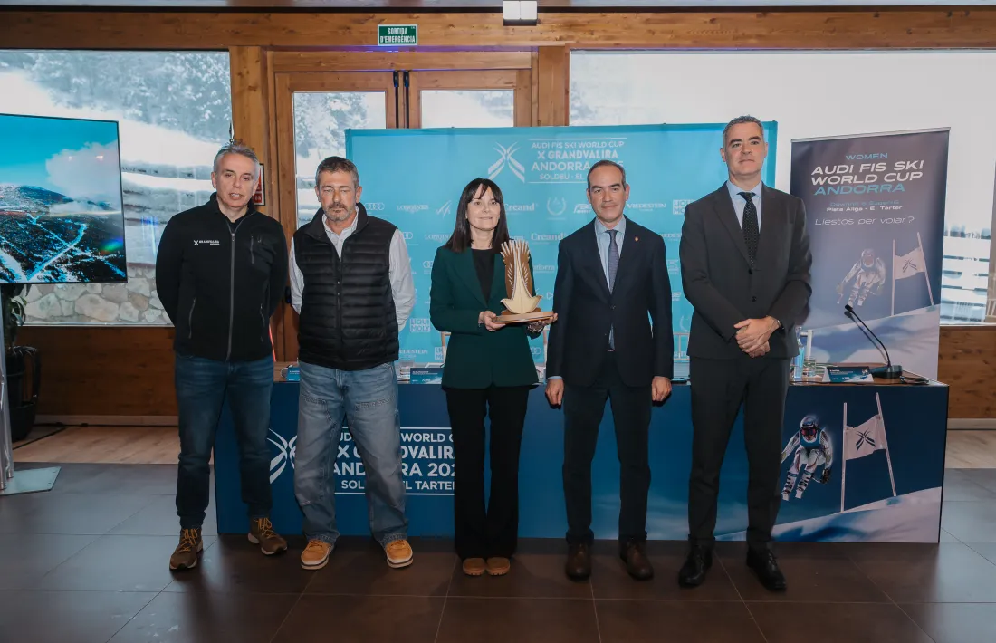 La Copa del Món d'esquí alpí femenina es va presentar ahir, mentre nevava, a l'Hotel Nòrdic.