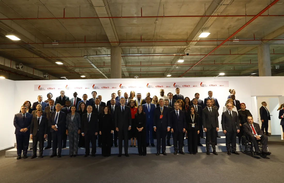 Foto de família durant la 46a edició de la Fira Internacional de Turisme (Fitur), que té lloc a Madrid.