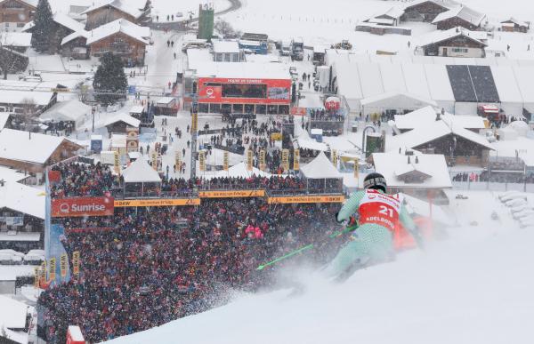 p. 29 Joan Verdú entra a l'últim mur d'Adelboden, a la passada Copa del Món_FOTO Agence Zoom