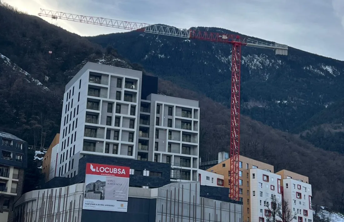 L'accident laboral s'ha produït durant el desmuntatge de la grua.