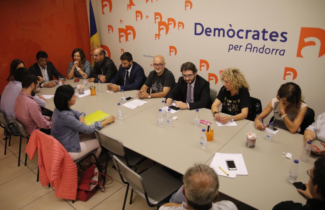 DA “accepta” les explicacions que els dóna Mateu i li reitera el suport