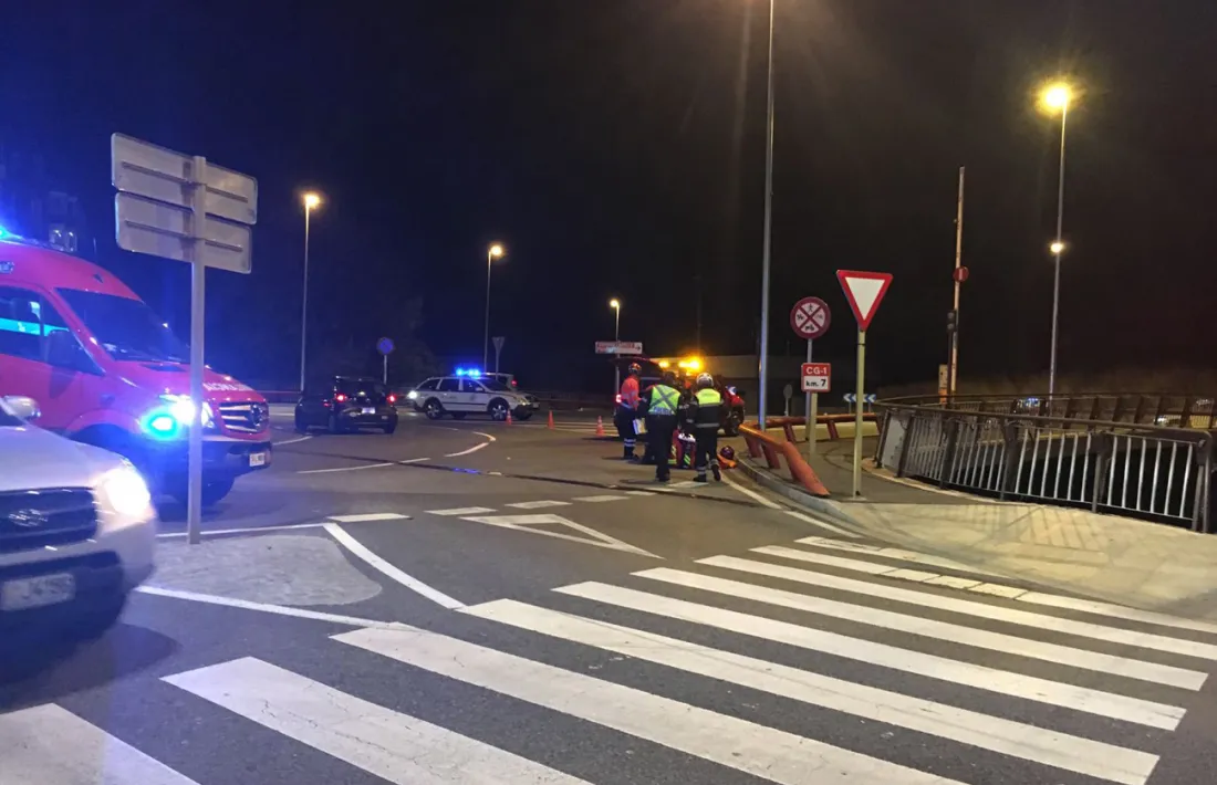 Un motorista es fractura la tíbia i el peroné en un accident a Sant Julià