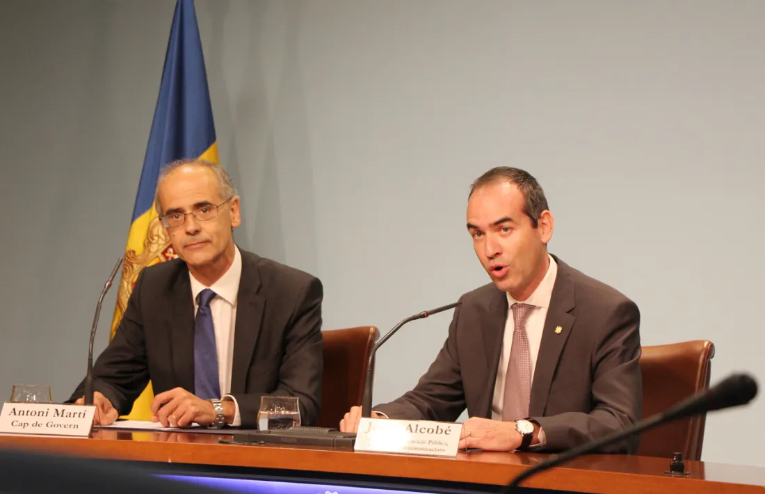 La plataforma de funcionaris diu que la renúncia d’Alcobé “arriba tard”