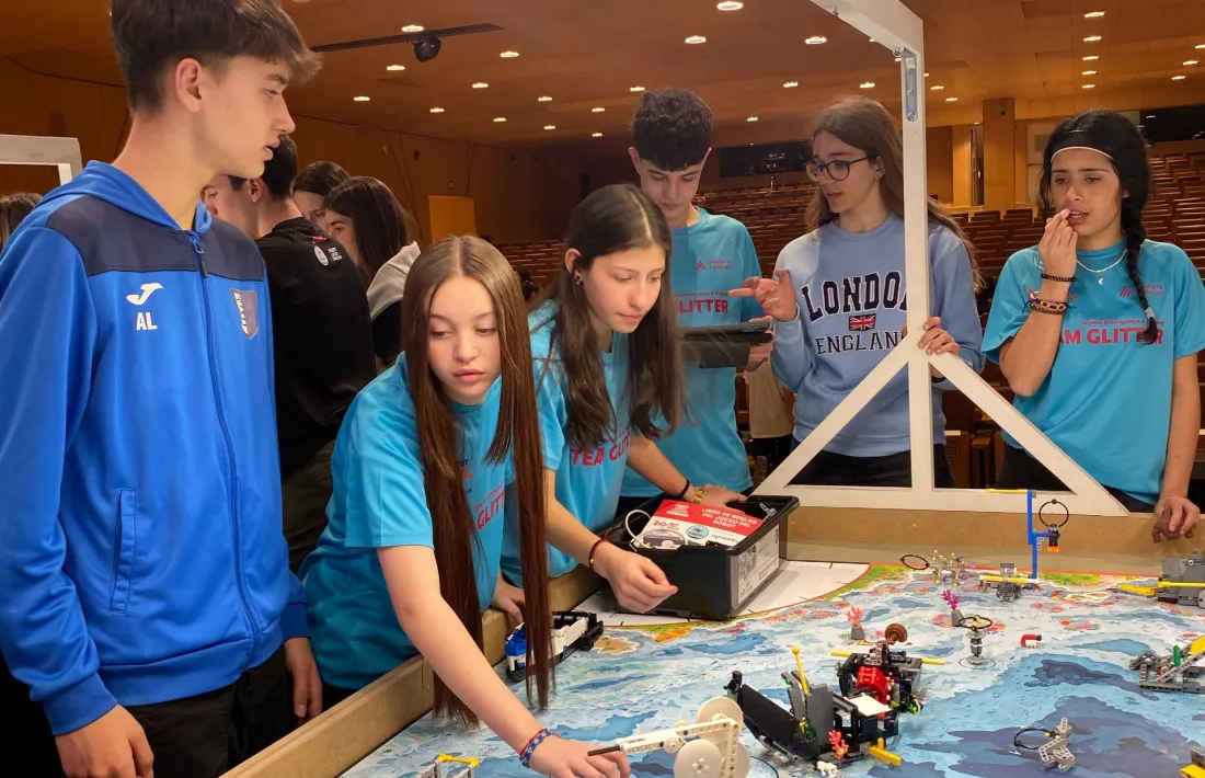 Una edició anterior de la First Lego.