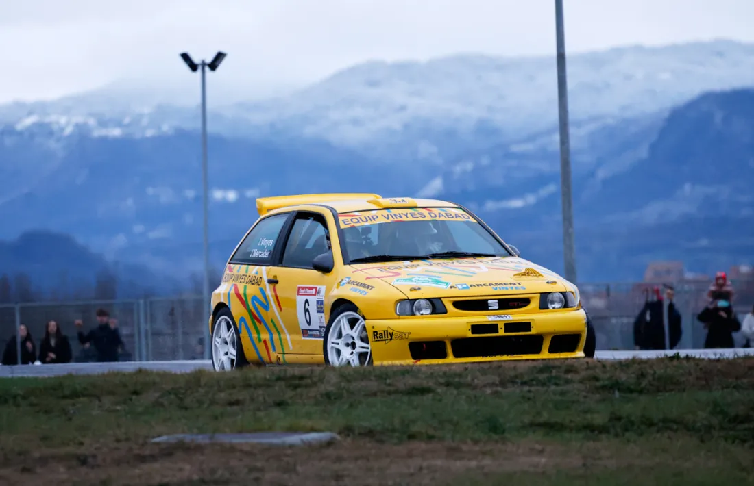 Joan Vinyes, amb l'Ibiza.