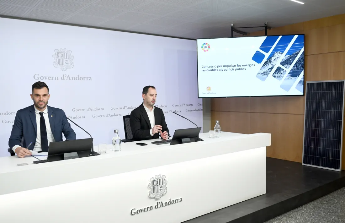 El secretari d’Estat de Transició Energètica, Transports i Mobilitat, David Forné, i el director d’Energia i Transports, Carles Miquel.