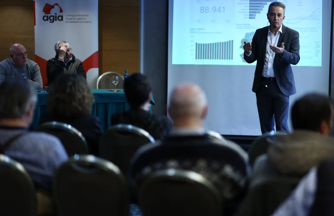 Luís Alberto Fabra, durant la presentació de l'informe immobiliari a l'hotel Hesperia.