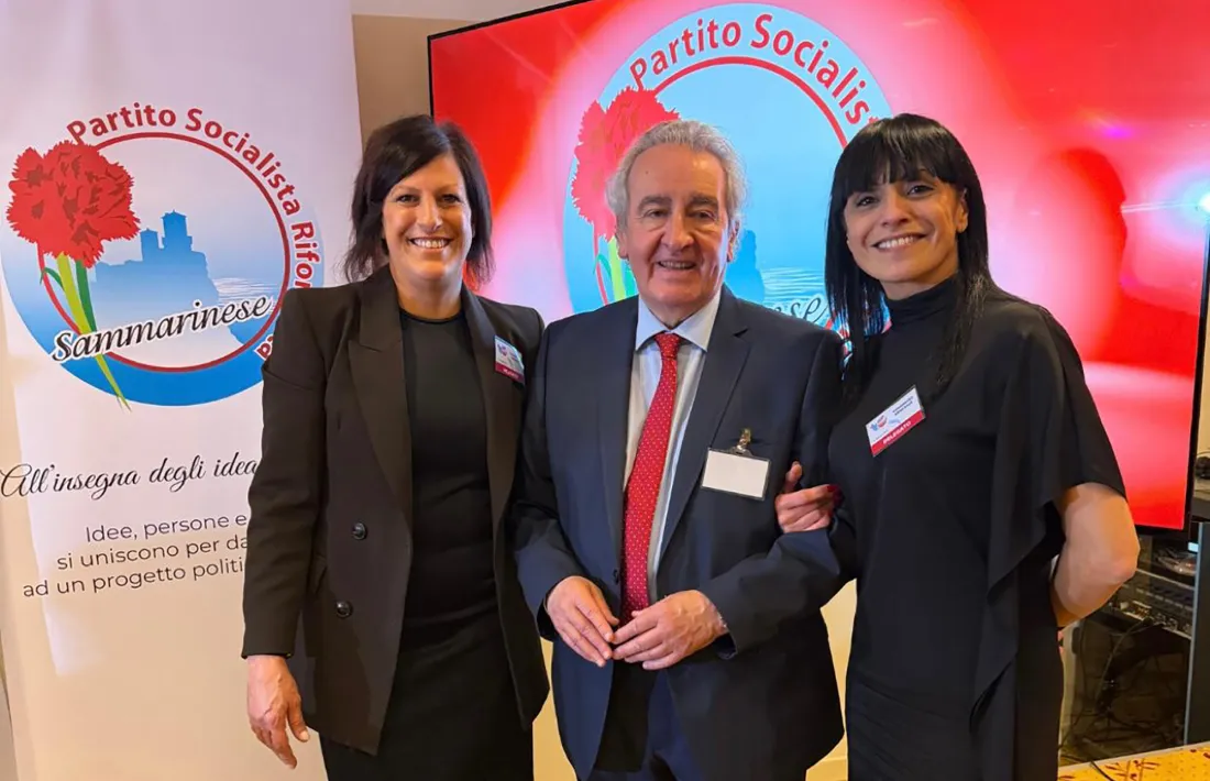 Bartumeu amb la parlamentària Giovanna Cecchetti i la presidenta del Congrés, Alessia Pieroni.