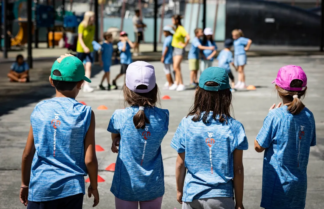 Infants durant les activitats de les vacances d'estiu.