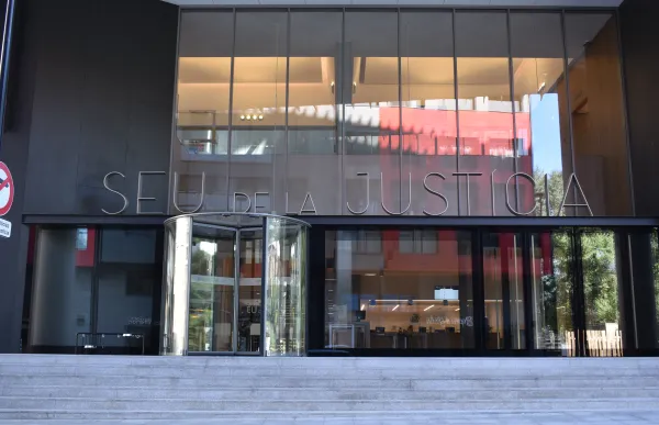 p. 4 foto 2 causes contra pornografia