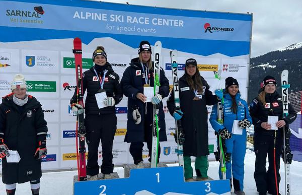 p. 29 Cande Moreno, al podi, tercera a la EC de Sarntal. FOTO FAE (2)