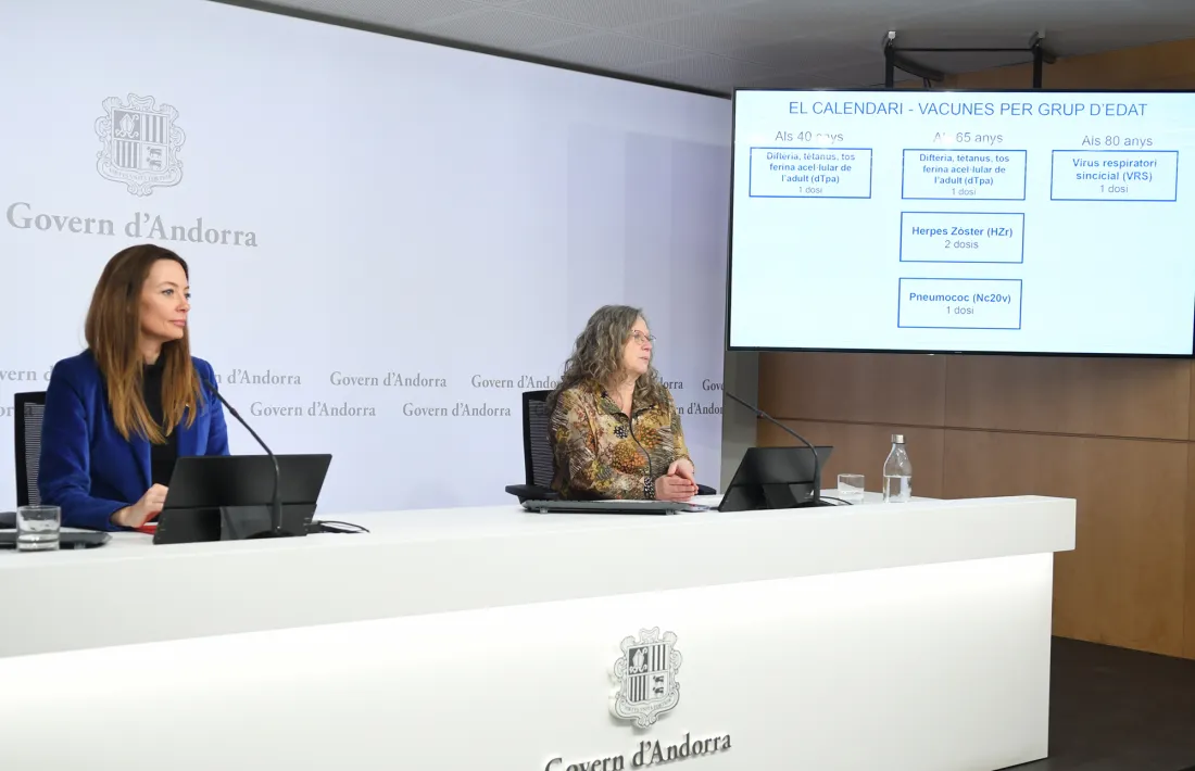 La ministra de Salut, Helena Mas, i la cap d’àrea de prevenció, promoció i vigilància de salut, Rosa Vidal.