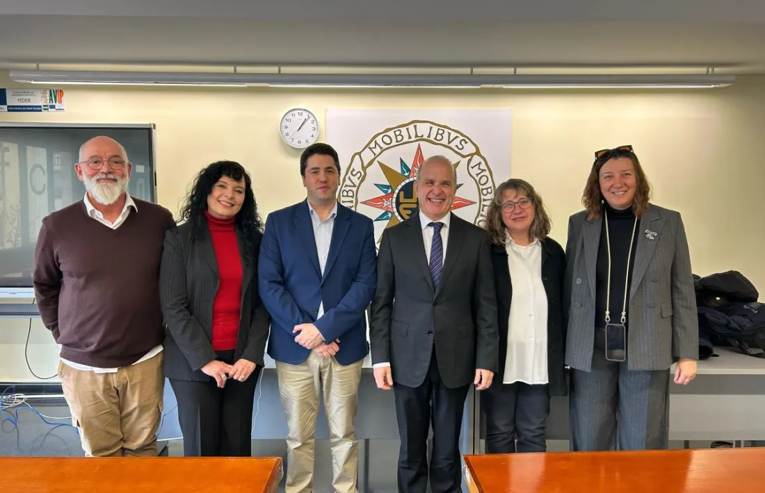 Instantània que va deixar empremta de la breu visita del rector al centre. 