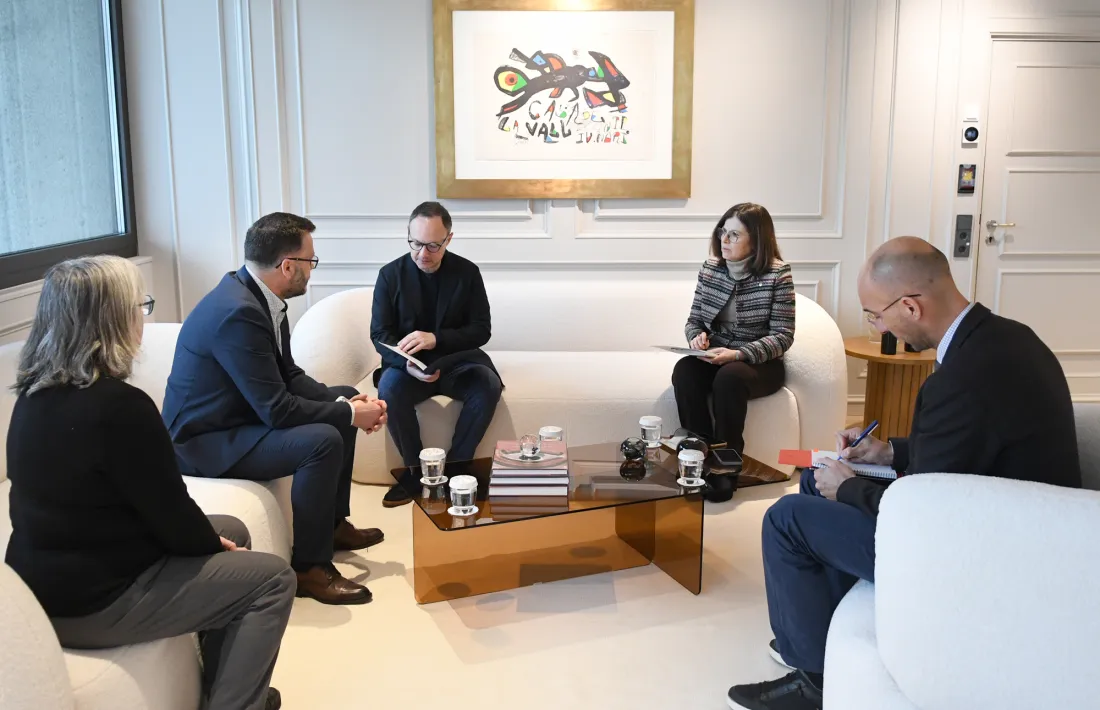 Un moment de la visita de l'alcalde de l'Ospitalet al cap de Govern.