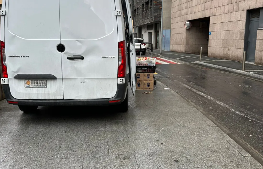 Els vehicles de mercaderies poden aparcar si ho han notificat.