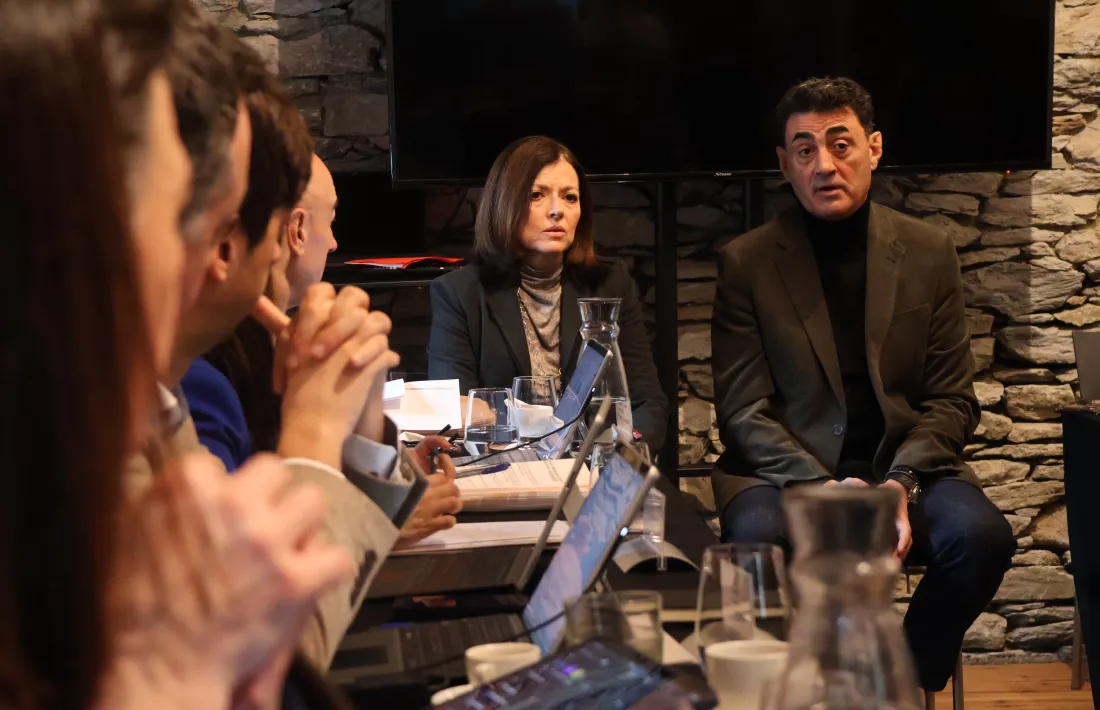 El ministre de Territori i Urbanisme, Raul Ferré, i la ministra d'Afers Exteriors, Imma Tor, han fet el punt de la situació durant la reunió de cònsols d'aquest matí a Canillo.