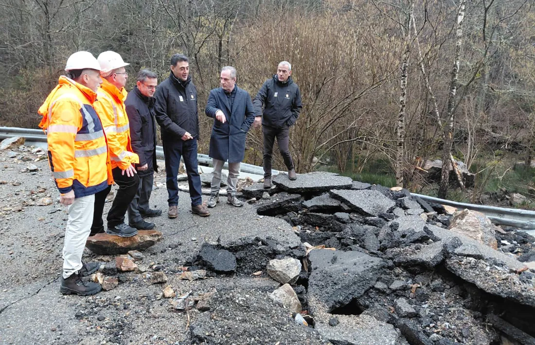 El ministre de Territotri i Urbanisme, Raul Ferré, ha visitat aquest matí la zona de l'esllavissada.