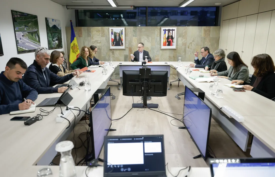 La reunió del pacte d'Estat del desembre, estrictament política.