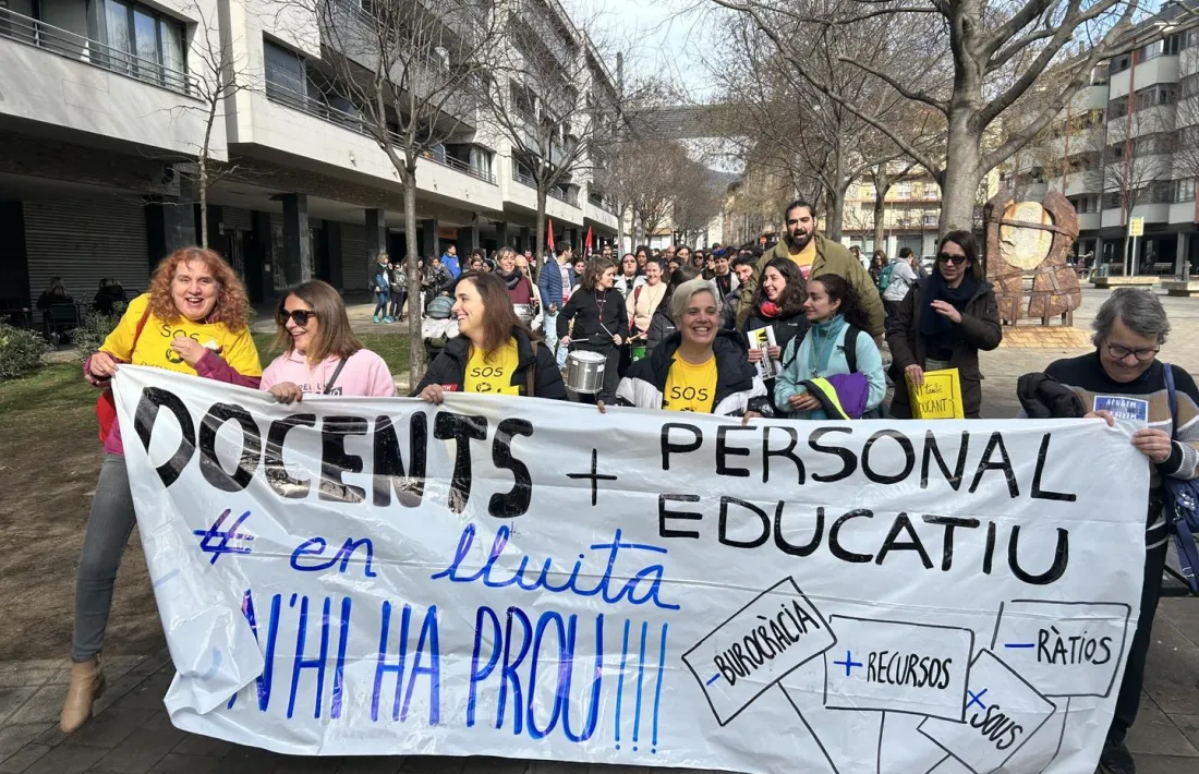 La manifestació va recórrer a pas lent els carrers de la ciutat. 