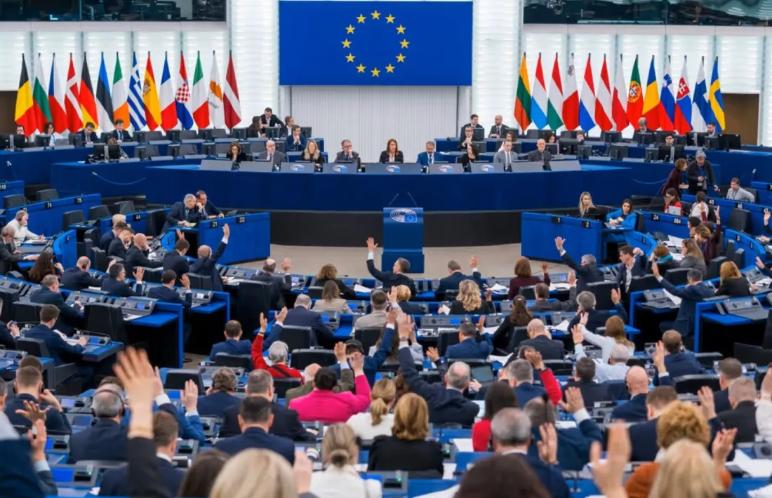 Una votació a la sessió plenària del Parlament Europea d'ahir on es va validar l'informe de l'acord.
