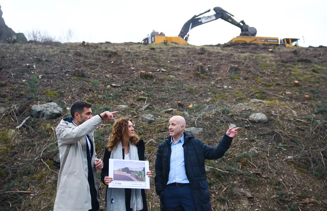Forné, Calvó i Travé a la parcel·la prop de la frontera on s'aixecarà l'ETR.