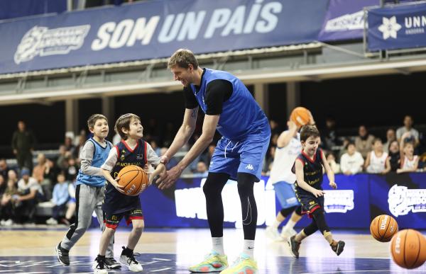 p. 28 Morabanc Andorra - Facundo Santana