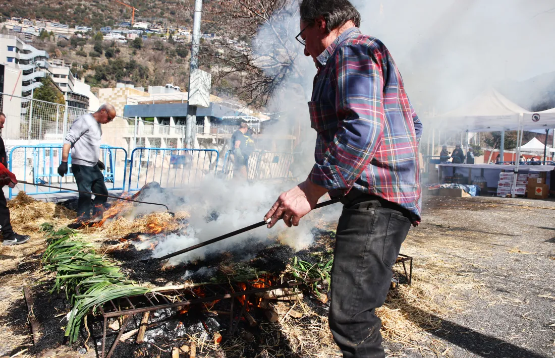 S'han servit 10.000 calçots repartits en 800 racions.