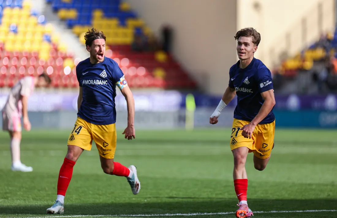 Sergio Molina i Josep Cerdà celebren un dels dos gols del de Pollença.