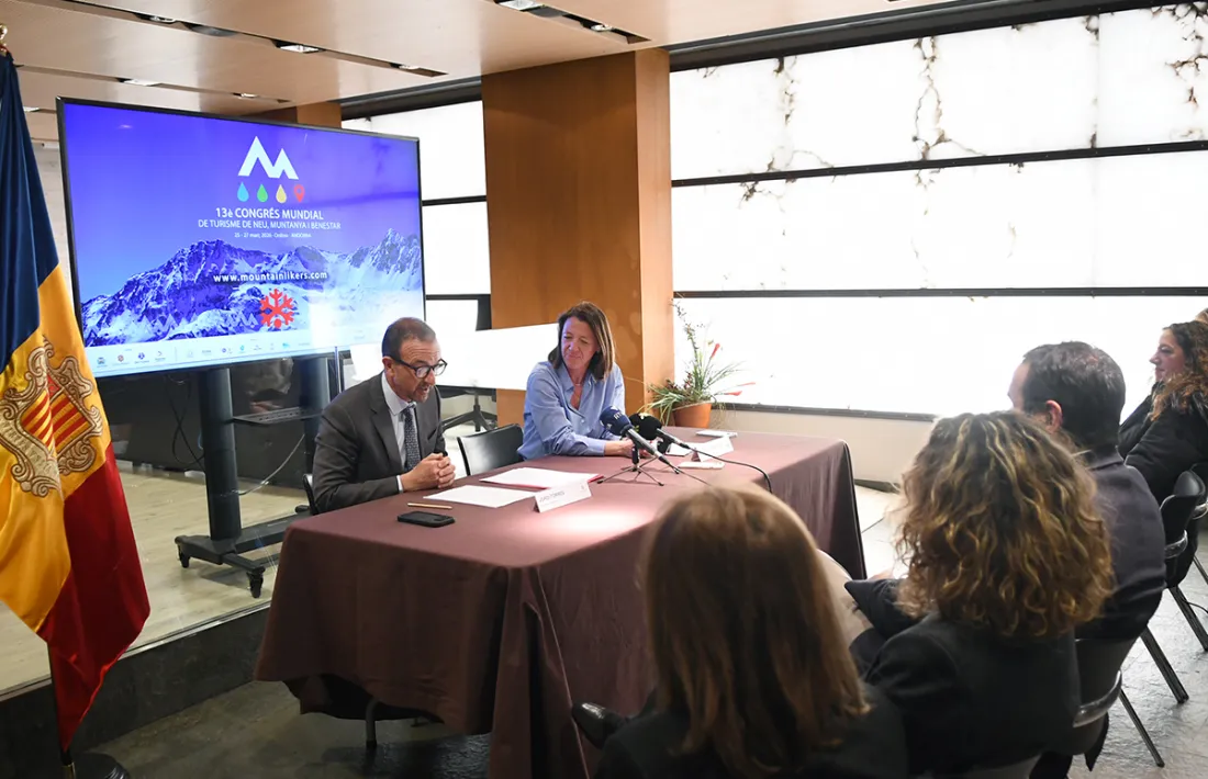 La cònsol major d’Ordino, Maria del Mar Coma, i el ministre de Turisme i Comerç, Jordi Torres, durant la presentació del congrés.