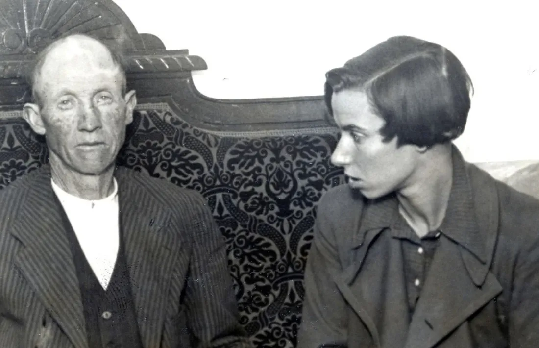 La reportera catalana, amb l'exsíndic Pallarés, destituït el juny del 1933 per Corts.