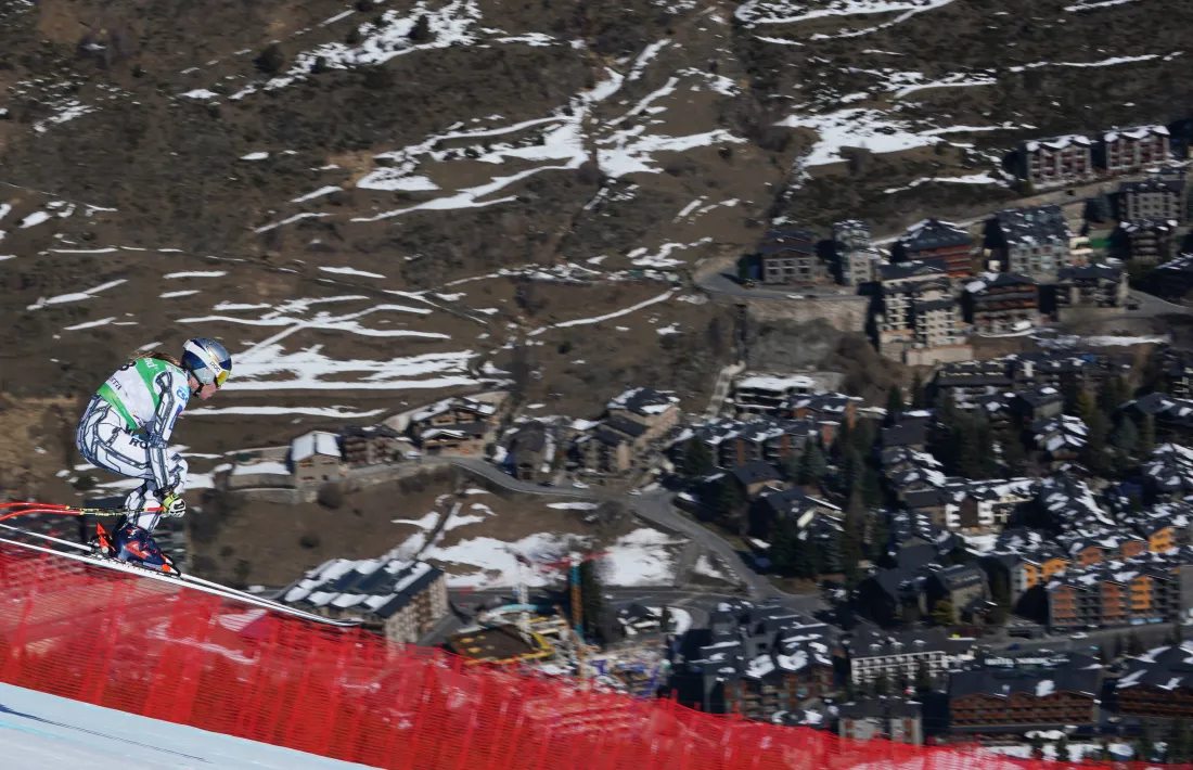 Ester Ledecká, esquiadora d'alpí de la República Txeca, es va endur el primer entrenament de descens.
