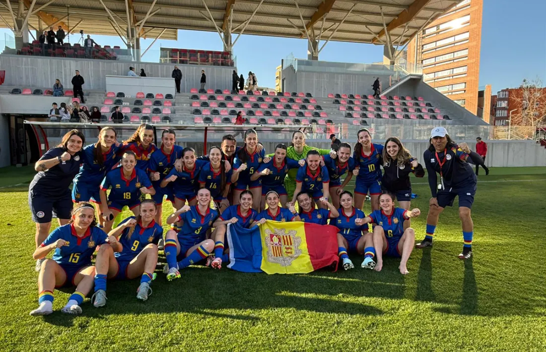 La sub-17 femenina, de celebració al Preeuropeu de Tirana.