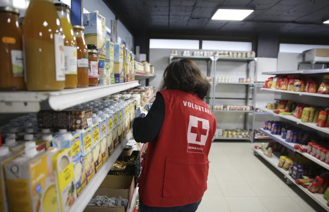 La tendència d'augment d'usuaris del 2024 i 2025 fa que la Creu Roja mantingui oberta la botiga.