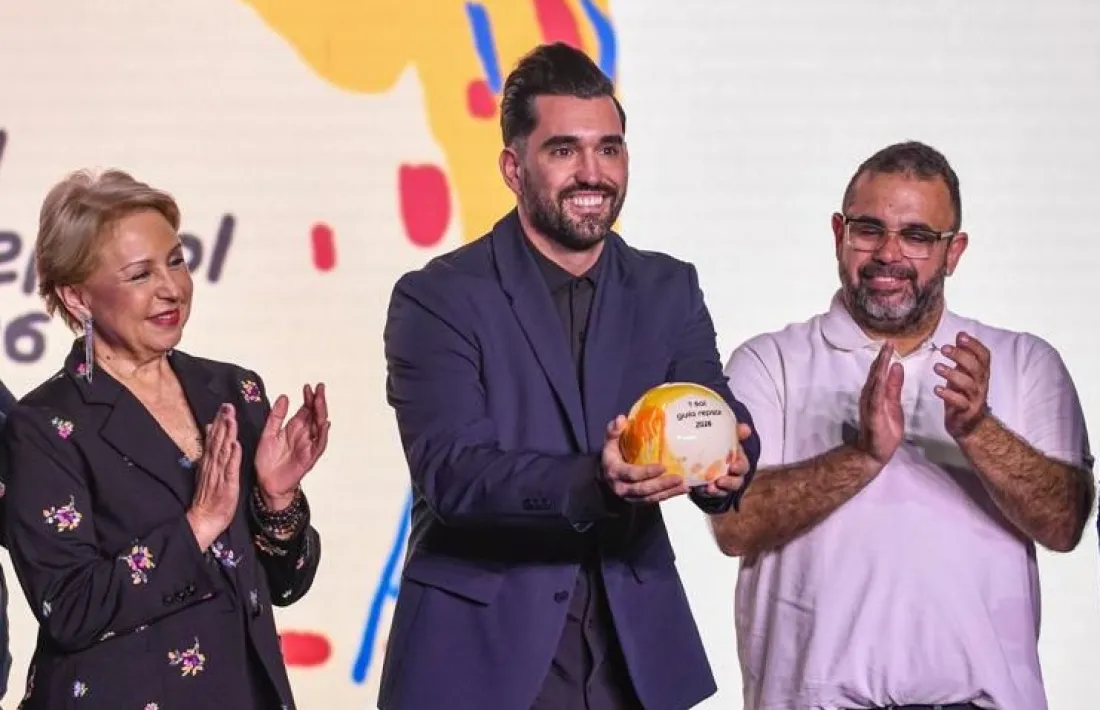 Jordi Grau en el moment de l'entrega del Sol Repsol.