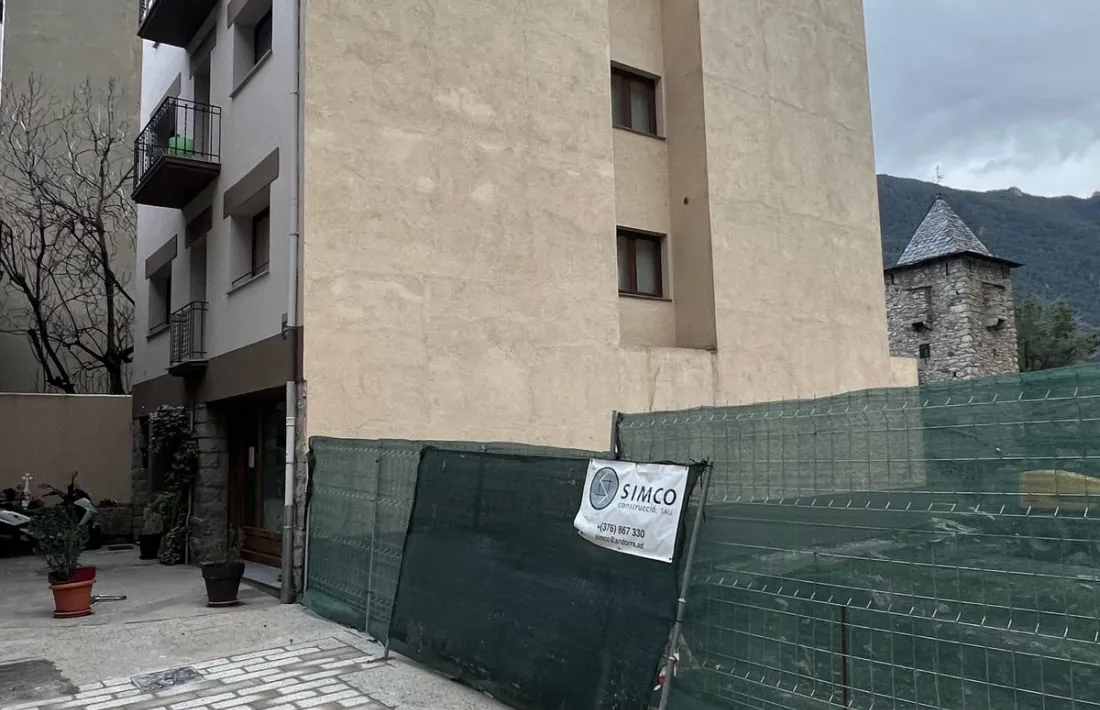 L’antic hotel Torres, a Anna Maria Janer. La propitat també va instar la nul·litat de l'entorn de prptecció de Casa de la Vall.